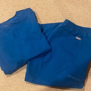 FIGS BRAND SCRUB SET - like new - worn a couple of times - too big !